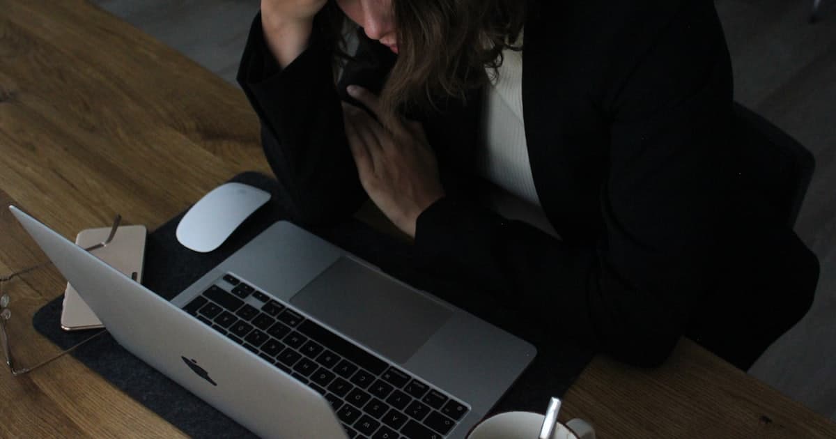 Burnout no trabalho: sinais, custos e como prevenir (guia para empresas)